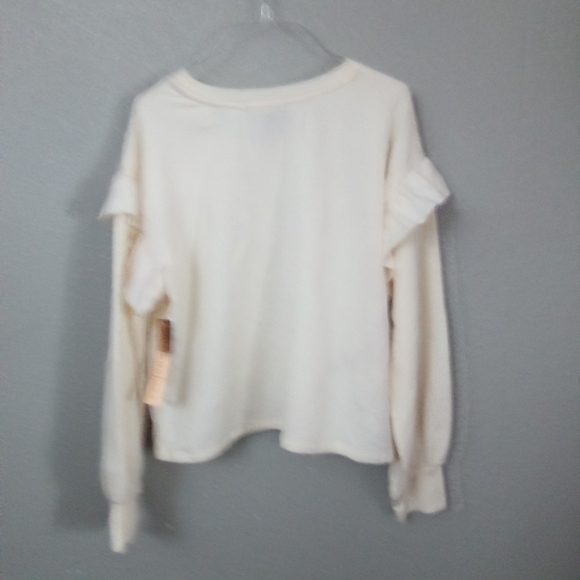 Almost Famous Cream Flutter Sleeve Sweatshirt ( Box EI ) - Picture 3 of 3